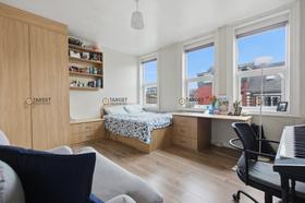 4 bedroom student house in Hyde Park, Leeds
