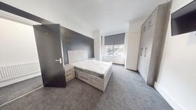 8 bedroom student house in Hyde Park, Leeds