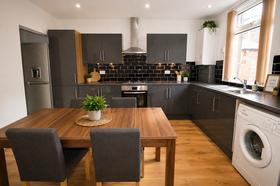 4 bedroom student house in Hyde Park, Leeds
