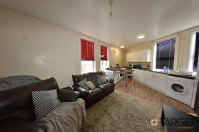 2 bedroom student house in Hyde Park, Leeds