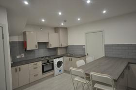 5 bedroom student house in Hyde Park, Leeds