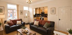2 bedroom student house in Hyde Park, Leeds