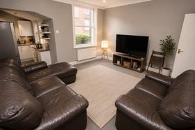 6 bedroom student house in Hyde Park, Leeds