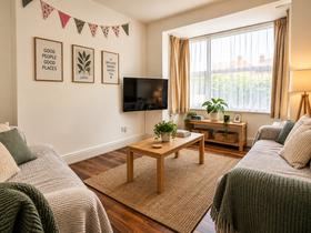 4 bedroom student house in Hyde Park, Leeds
