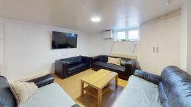 5 bedroom student house in Hyde Park, Leeds