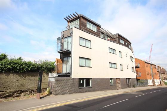 2 bedroom student apartment in Guildford, Surrey