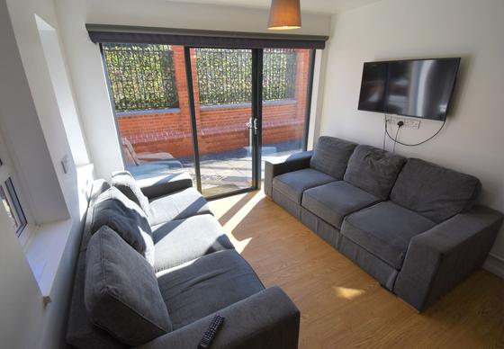 6 bedroom student house in Newtown, Reading