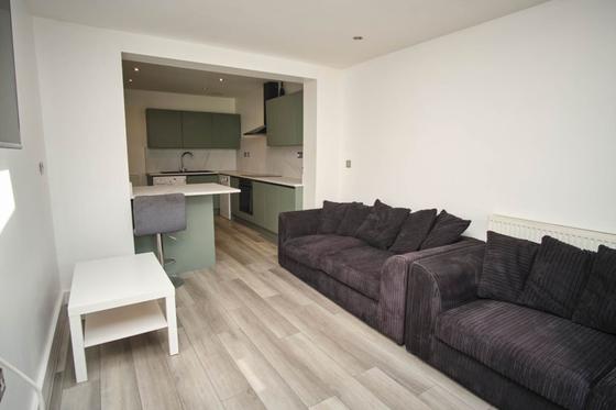 6 bedroom student house in Forest Road, Loughborough