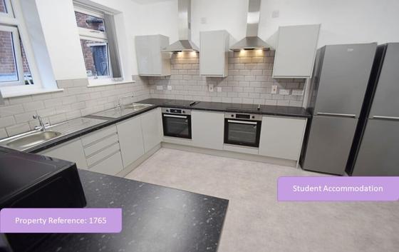 1 bedroom student apartment in Newcastle-under-Lyme, Keele