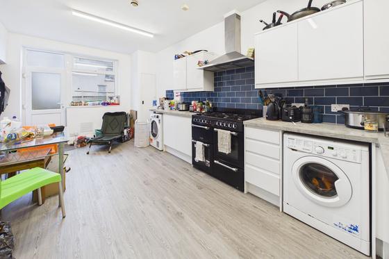 6 bedroom student house in Uplands, Swansea