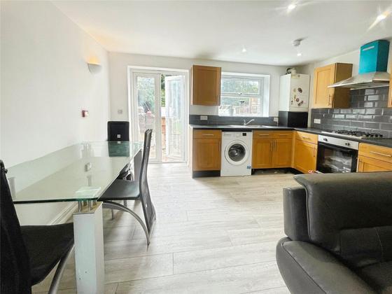 5 bedroom student house in Egham, Surrey