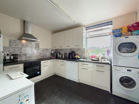 5 bedroom student apartment in City Centre, Reading