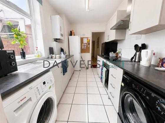 4 bedroom student house in Westcotes, Leicester