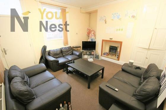 4 bedroom student house in Hyde Park, Leeds