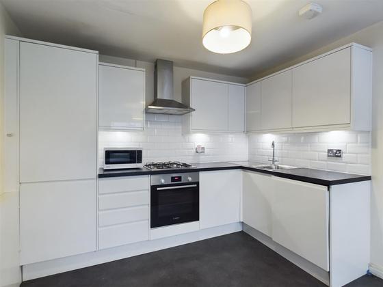 5 bedroom student apartment in Oval, London
