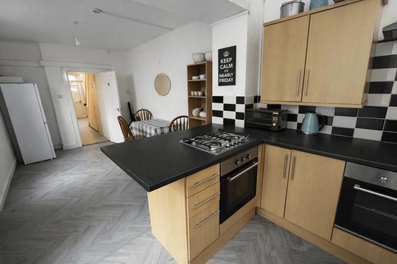 6 bedroom student house in Cathays, Cardiff
