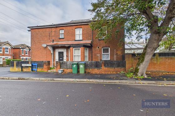 3 bedroom student house in The Polygon, Southampton