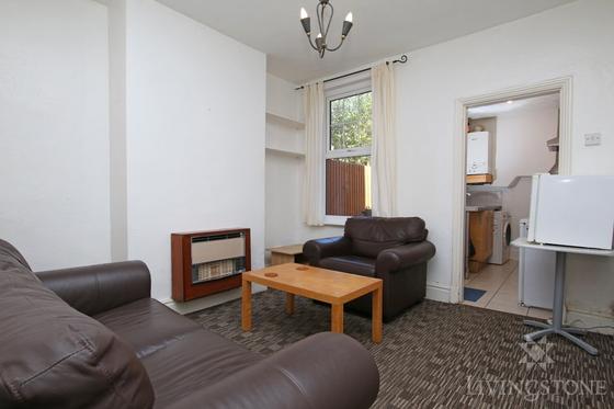 2 bedroom student house in Clarendon Park, Leicester