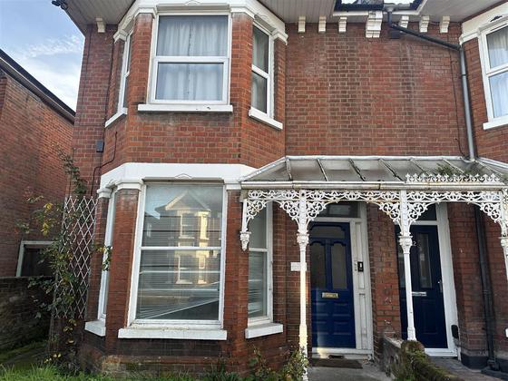2 bedroom student apartment in The Polygon, Southampton