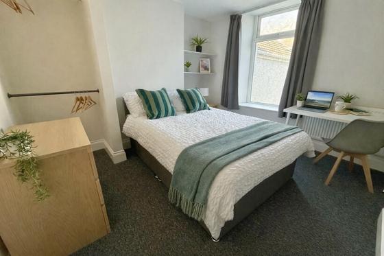 6 bedroom student house in Port Tennant, Swansea