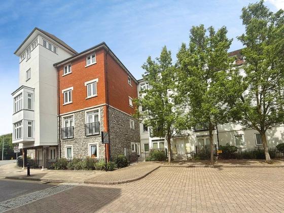 2 bedroom student apartment in City Centre, Canterbury