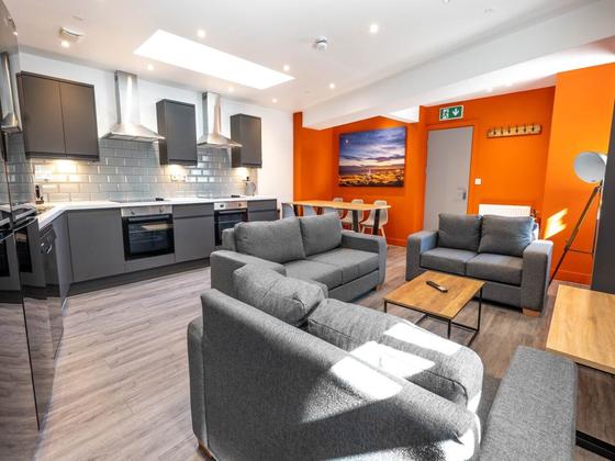 6 bedroom student house in Sandfields, Swansea