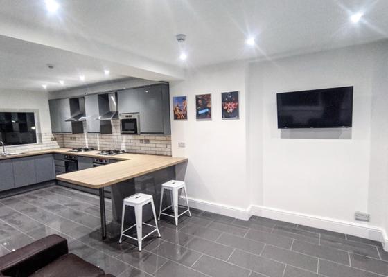 7 bedroom student house in Brynmill, Swansea