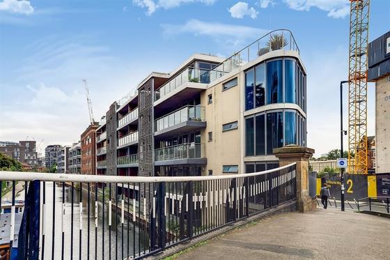 2 bedroom student apartment in Camden, London
