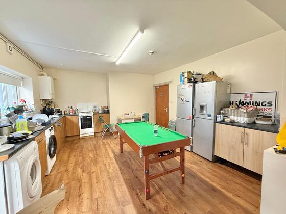 6 bedroom student apartment in Sandfields, Swansea