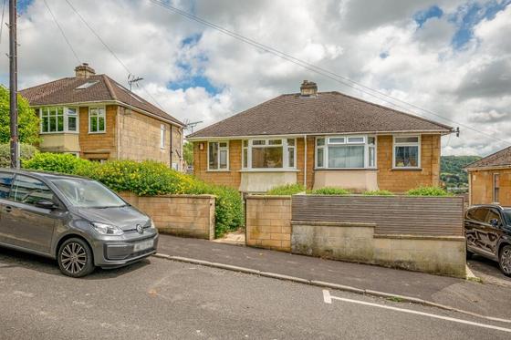 3 bedroom student house in Larkhall, Bath