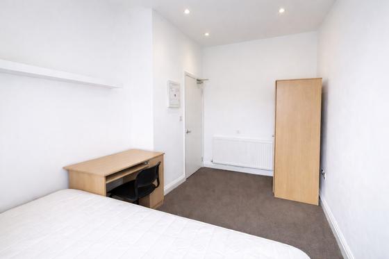 1 bedroom student house in Cathays, Cardiff