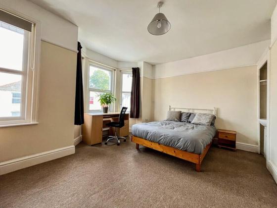 5 bedroom student house in The Polygon, Southampton