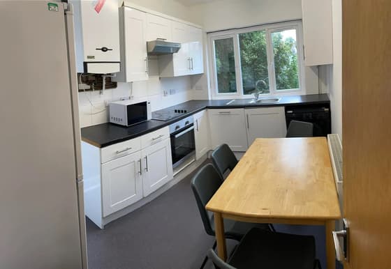 6 bedroom student house in Sketty, Swansea