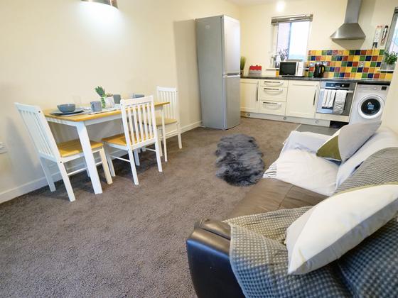 4 bedroom student apartment in Newcastle-under-Lyme, Stoke-on-Trent