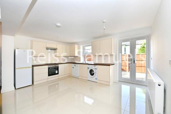 6 bedroom student house in Canary Wharf, London