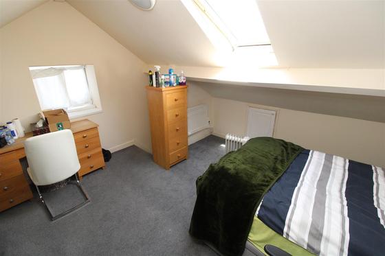 3 bedroom student apartment in Treforest, Pontypridd