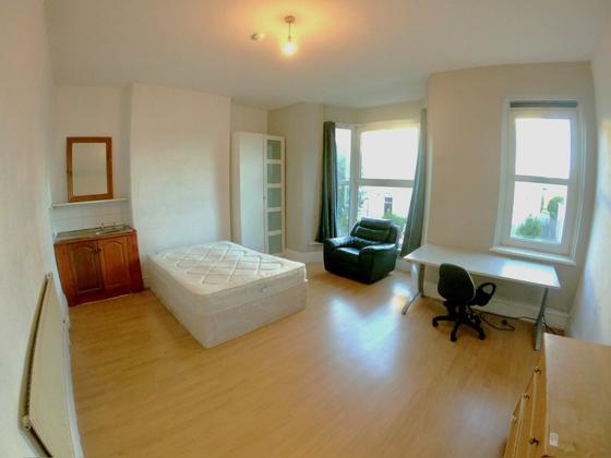 8 bedroom student house in Brynmill, Swansea
