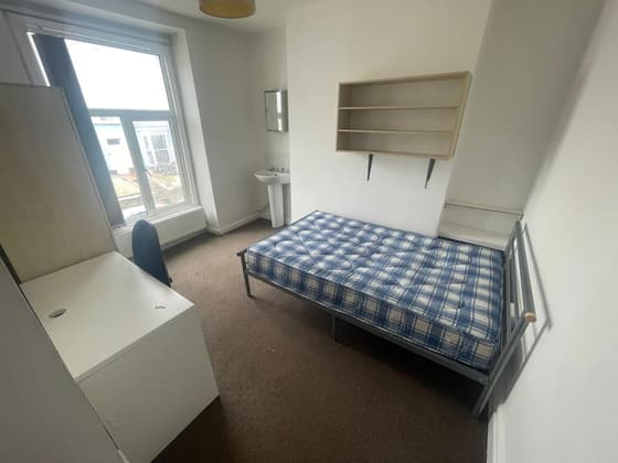 7 bedroom student apartment in Brynmill, Swansea