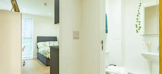 1 bedroom student apartment in Newcastle-under-Lyme, Stoke-on-Trent