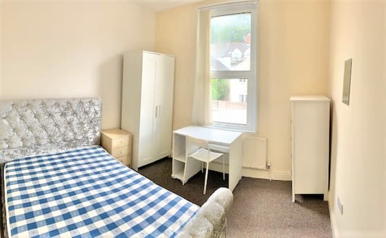 1 bedroom student house in Cathays, Cardiff