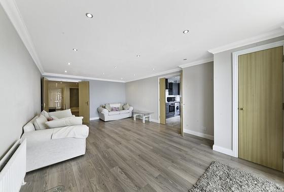 2 bedroom student apartment in Canary Wharf, London