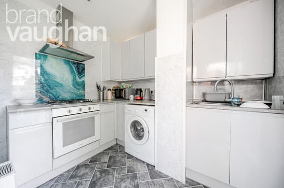 2 bedroom student house in Coombe Road, Brighton