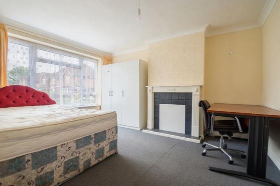 5 bedroom student house in Egham, Surrey