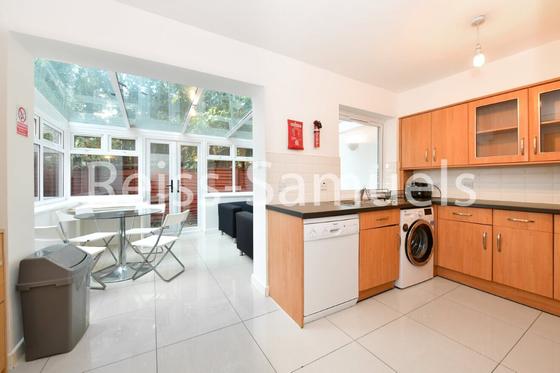 5 bedroom student house in Canary Wharf, London