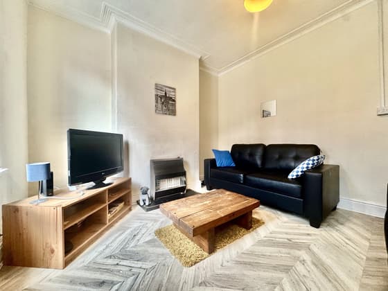 4 bedroom student house in Hyde Park, Leeds