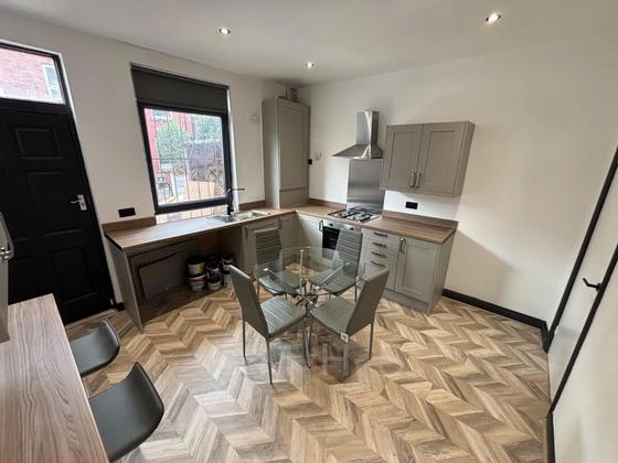 6 bedroom student house in Hyde Park, Leeds