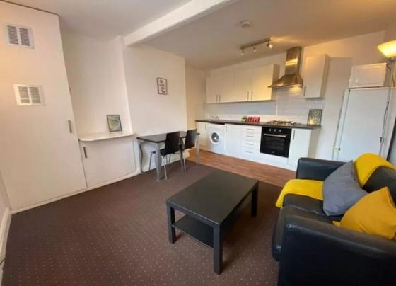 2 bedroom student house in Moldgreen, Huddersfield