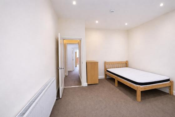 1 bedroom student house in Cathays, Cardiff