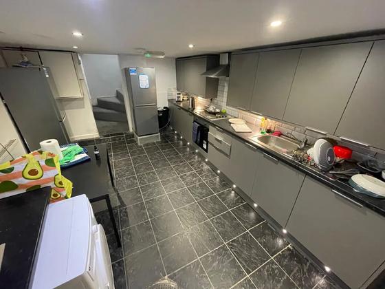 4 bedroom student house in Hyde Park, Leeds