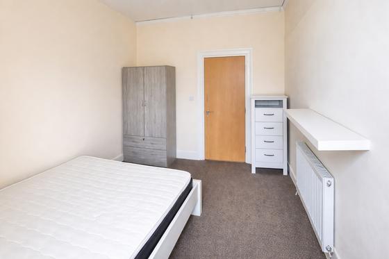 1 bedroom student house in Cathays, Cardiff